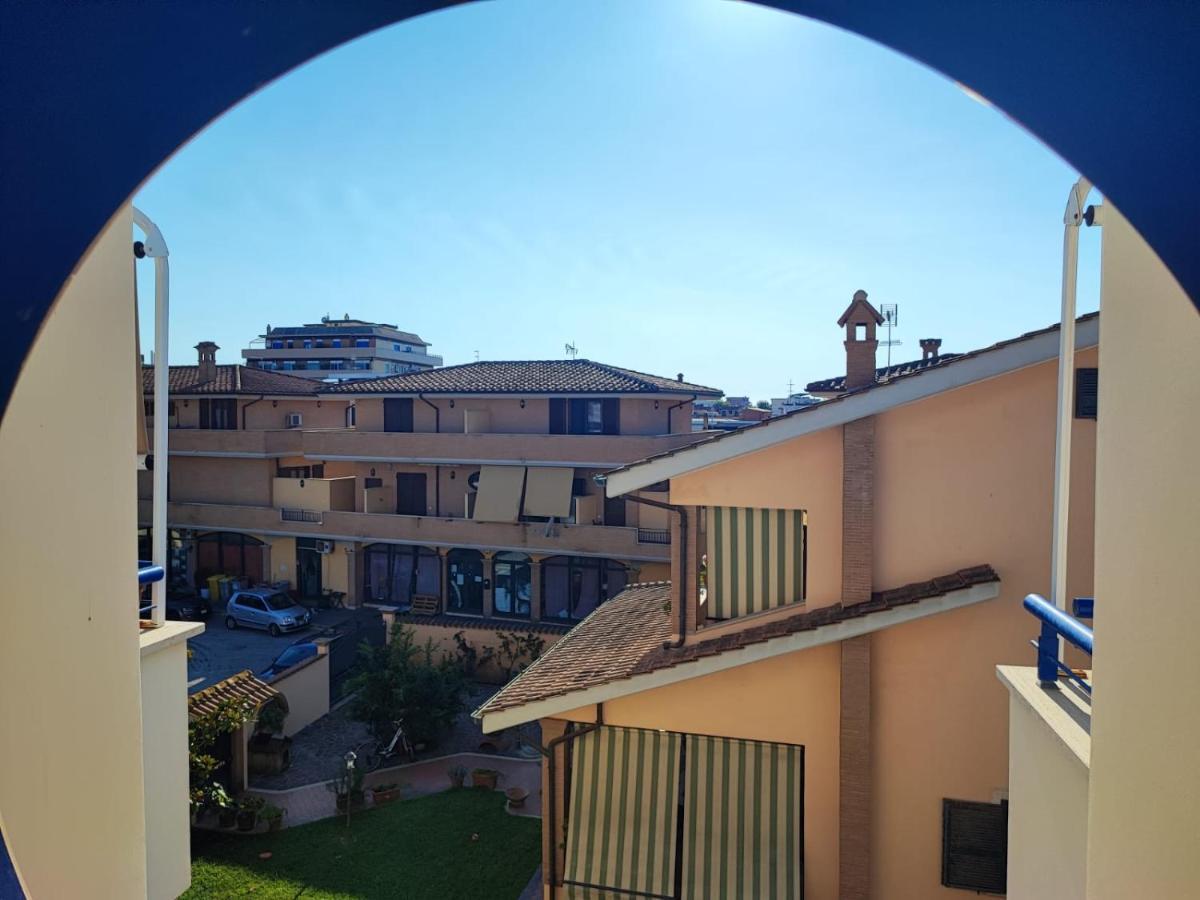 Red Lux Apartment Fiumicino Exteriör bild